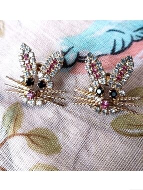 Easter Bunny Peter Rabbit Pierced Vintage Earrings Warner? Prong Set Unsigned